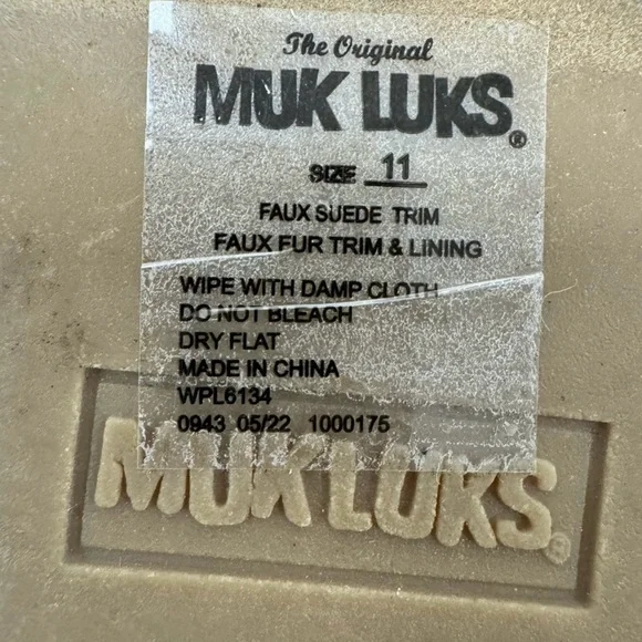 Muk Luks Tapestry Clogs - Size 11 - Picture 3 of 14